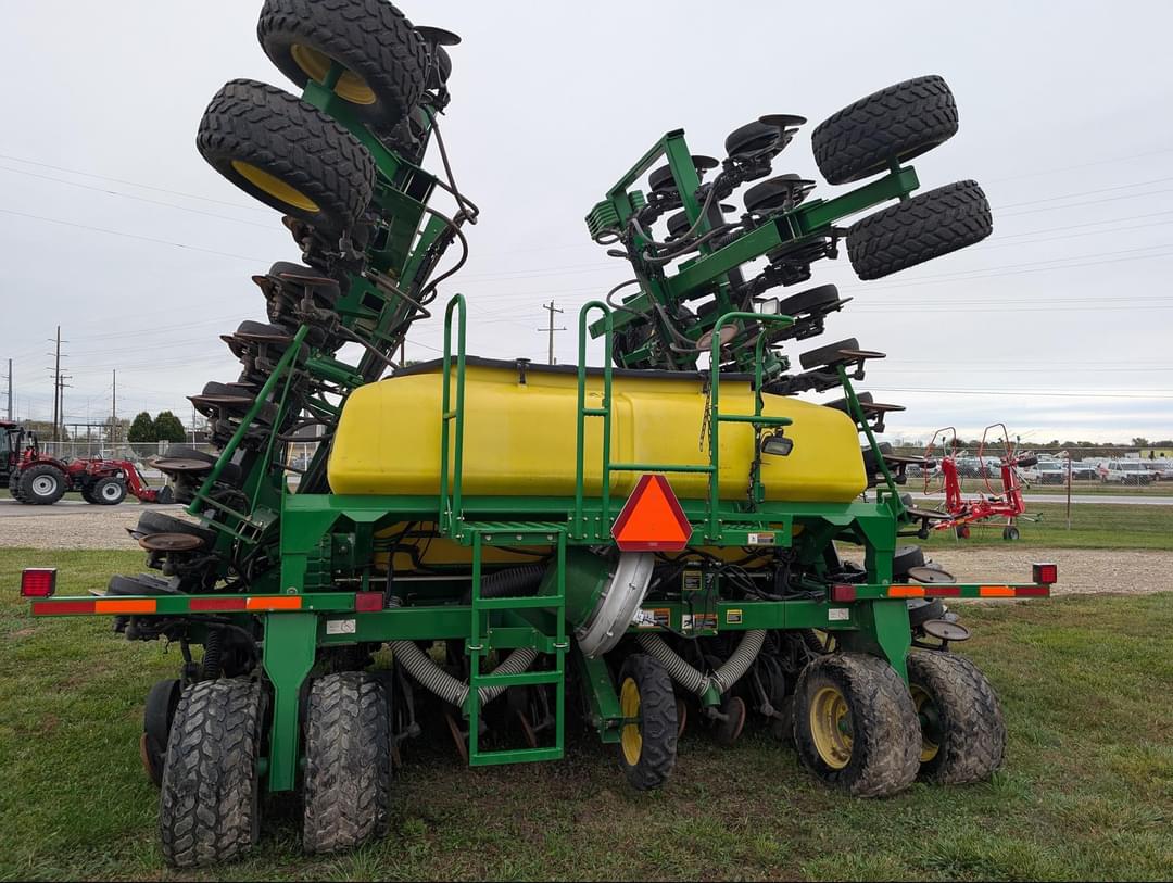 Image of John Deere 1990 Image 1