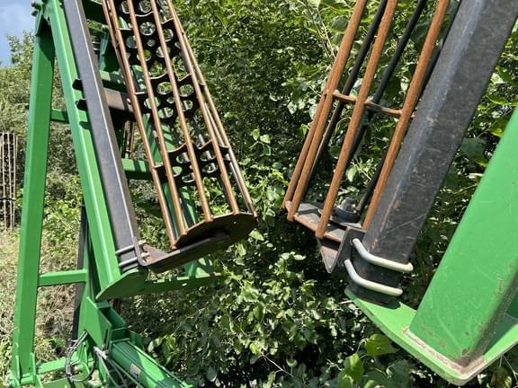 Image of John Deere 200 equipment image 3