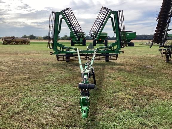 Image of John Deere 200 equipment image 1