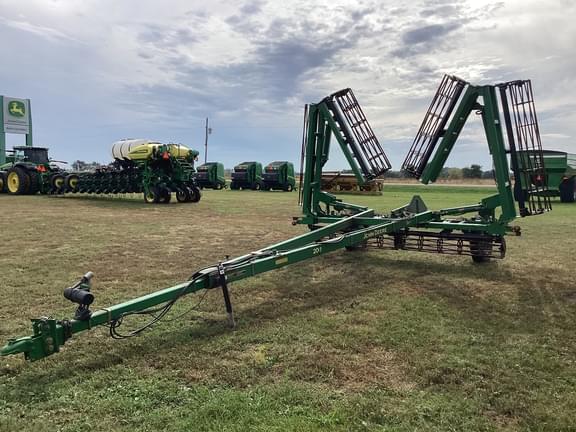 Image of John Deere 200 Primary image