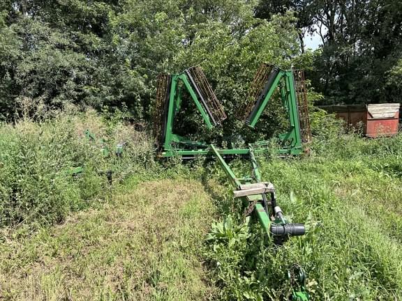 Image of John Deere 200 equipment image 2