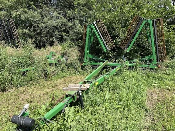 Image of John Deere 200 equipment image 1