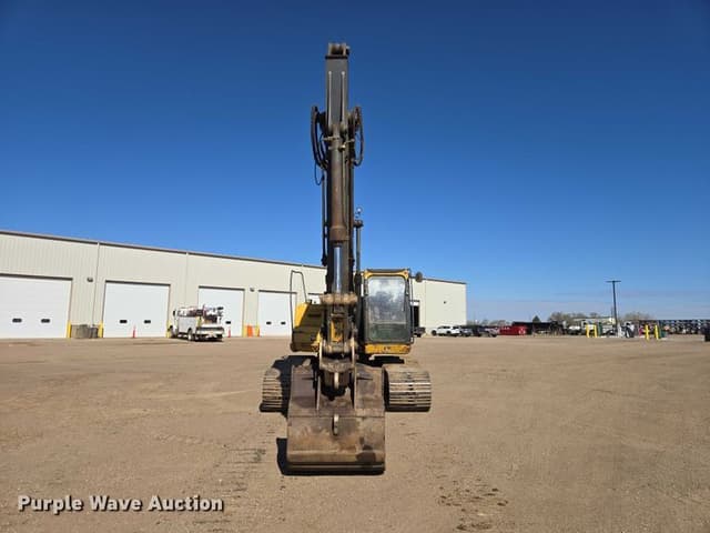 Image of John Deere 200D equipment image 1
