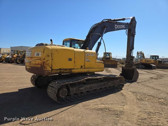 Image of John Deere 200D equipment image 4