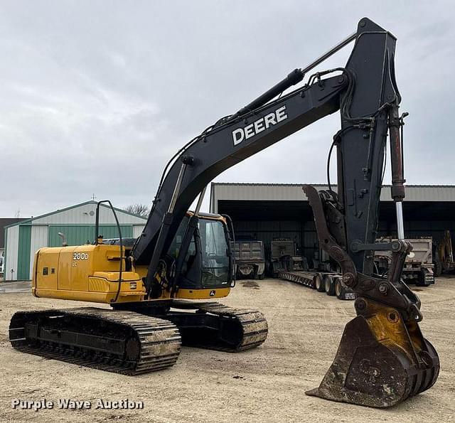 Image of John Deere 200D-LC equipment image 2