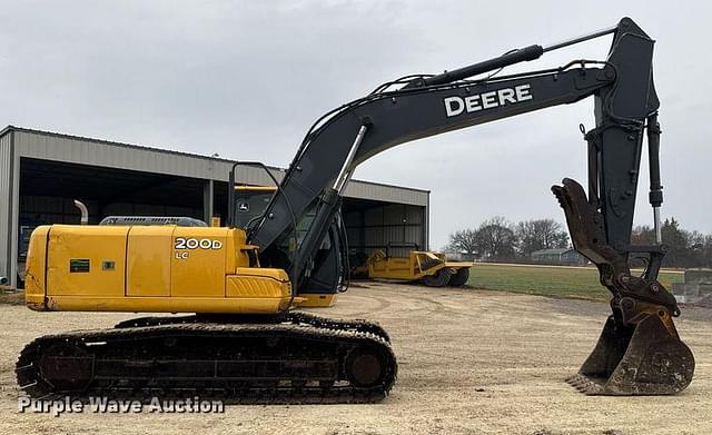 Image of John Deere 200D-LC equipment image 3