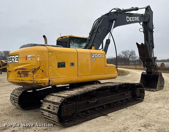 Image of John Deere 200D-LC equipment image 4