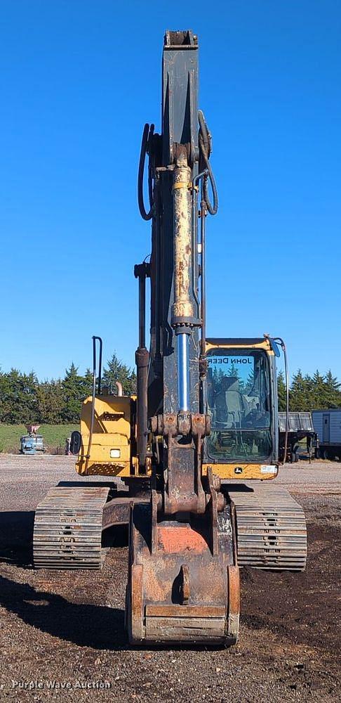 Image of John Deere 200D-LC equipment image 1