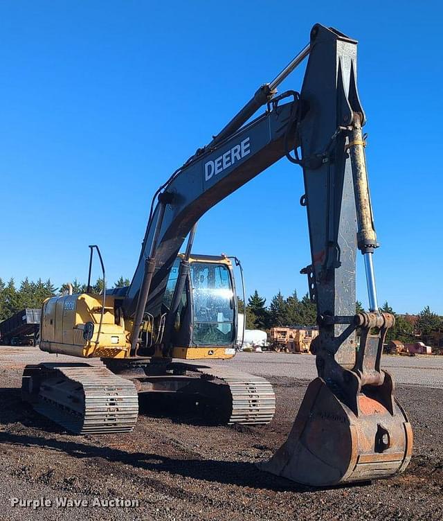 Image of John Deere 200D-LC equipment image 2