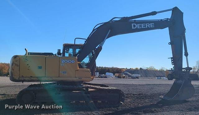 Image of John Deere 200D-LC equipment image 4