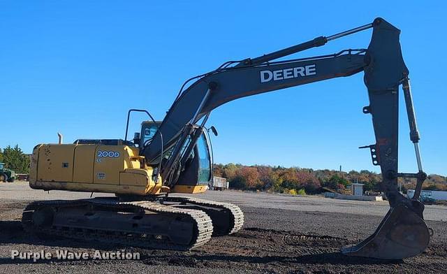 Image of John Deere 200D-LC equipment image 3