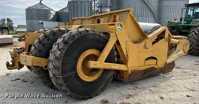 Image of John Deere 2112E equipment image 4
