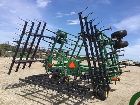 Image of John Deere 2210 equipment image 3