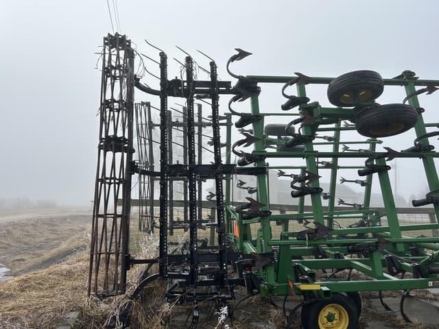 Image of John Deere 2210 equipment image 4