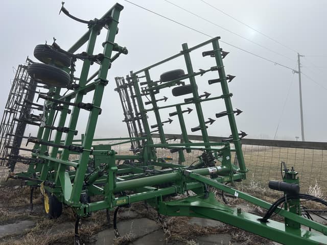 Image of John Deere 2210 equipment image 1