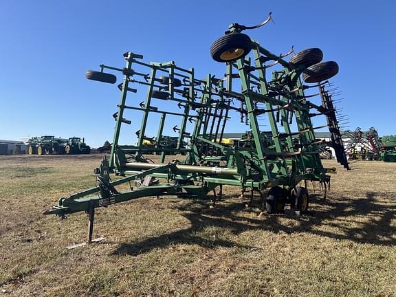 Image of John Deere 2210 equipment image 2