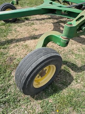 Image of John Deere 2210 equipment image 1