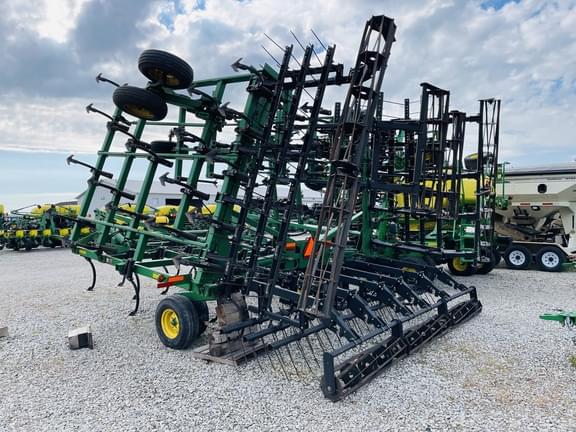 Image of John Deere 2210 equipment image 3