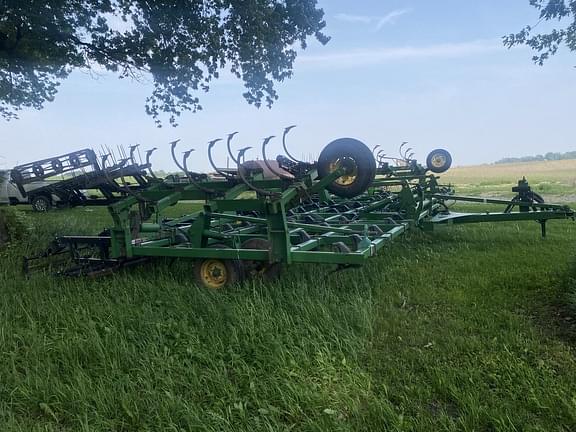 Image of John Deere 2210 equipment image 1