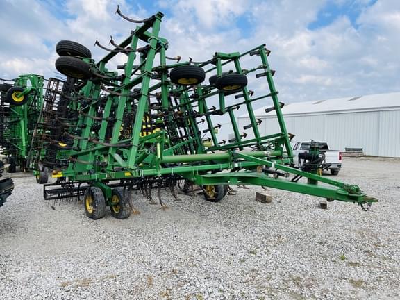 Image of John Deere 2210 equipment image 2