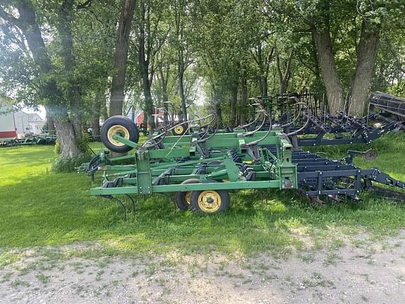 Image of John Deere 2210 equipment image 2