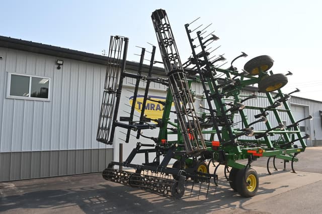 Image of John Deere 2210 equipment image 2