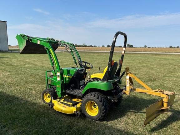 Image of John Deere 2305 equipment image 4