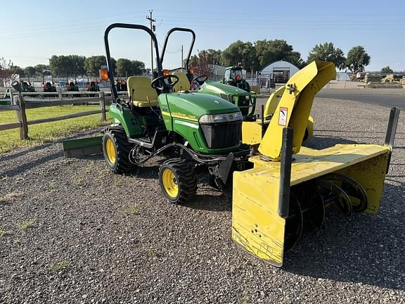 Image of John Deere 2305 equipment image 4