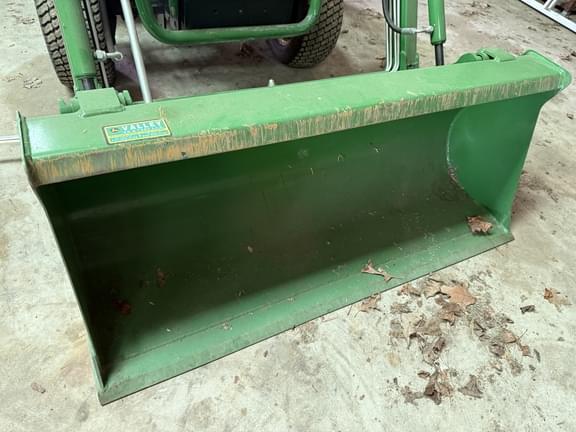 Image of John Deere 2305 equipment image 1