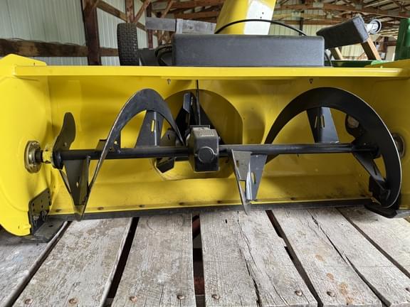 Image of John Deere 2305 equipment image 3