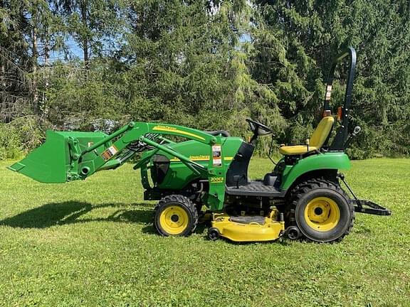 Image of John Deere 2305 equipment image 1