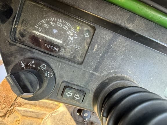 Image of John Deere 2305 equipment image 4