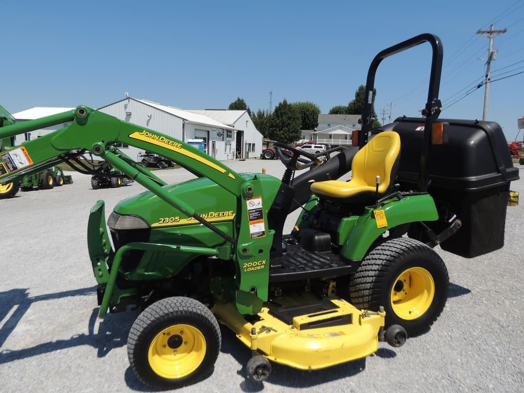 Image of John Deere 2305 Primary image