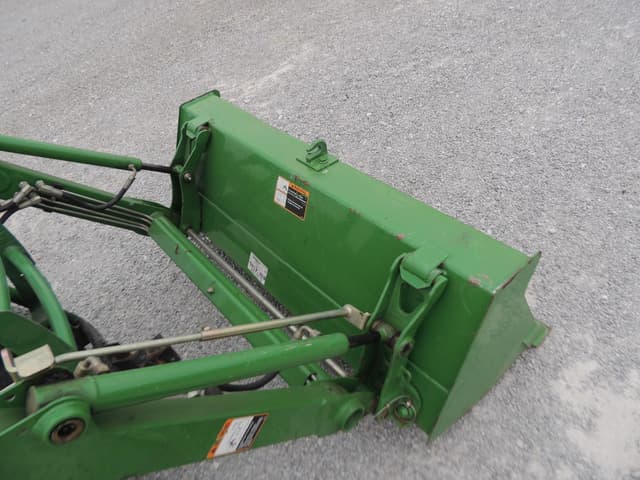 Image of John Deere 2305 equipment image 4
