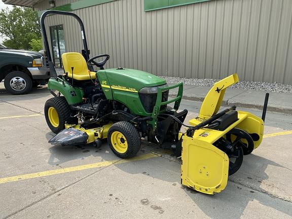 Image of John Deere 2305 equipment image 1