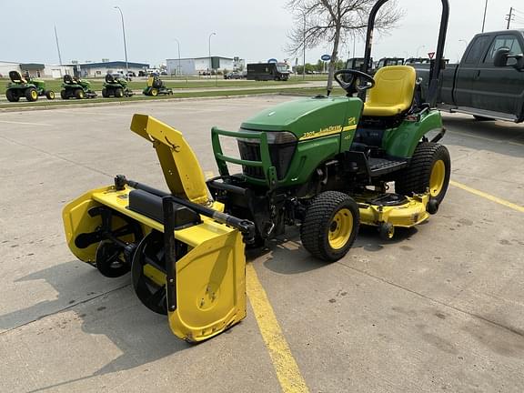 Image of John Deere 2305 equipment image 3