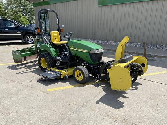 Image of John Deere 2305 equipment image 1