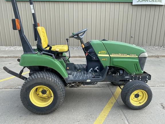 Image of John Deere 2305 equipment image 1