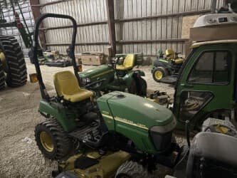 Image of John Deere 2305 equipment image 2