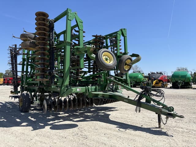 Image of John Deere 2310 equipment image 2