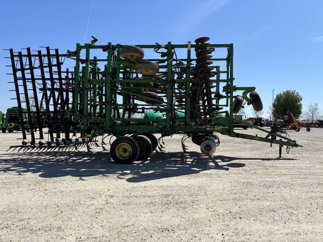 Image of John Deere 2310 equipment image 3