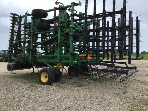 Image of John Deere 2310 equipment image 4