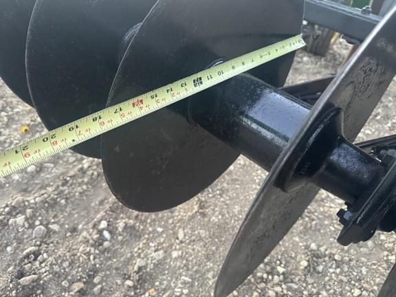 Image of John Deere 2310 equipment image 4