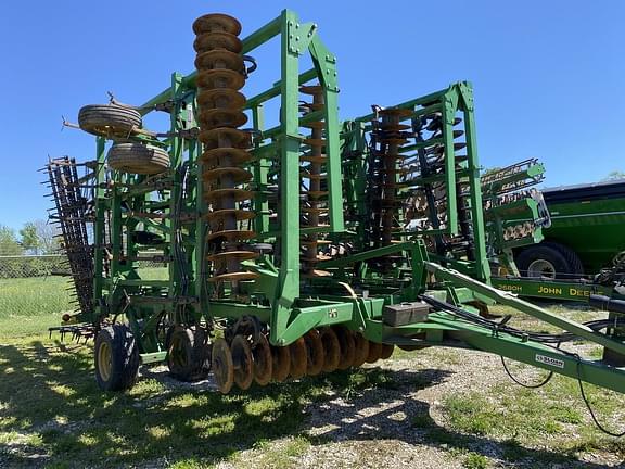 Image of John Deere 2310 equipment image 1