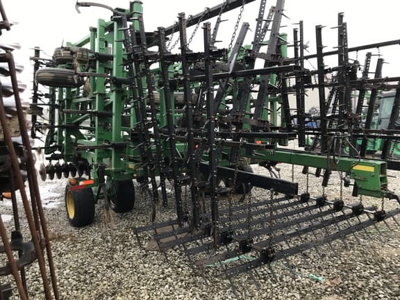 Image of John Deere 2310 equipment image 4