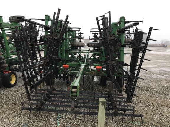 Image of John Deere 2310 equipment image 3