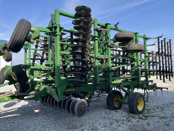 Image of John Deere 2310 equipment image 2