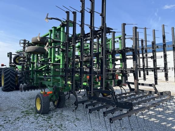 Image of John Deere 2310 equipment image 3