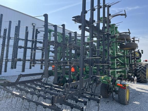 Image of John Deere 2310 equipment image 4