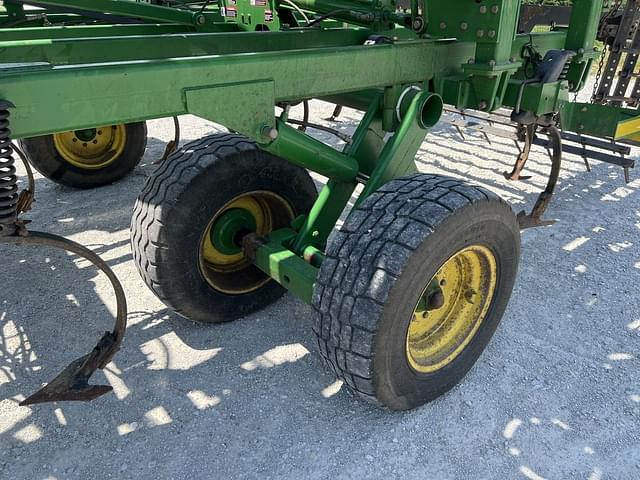 Image of John Deere 2310 equipment image 4